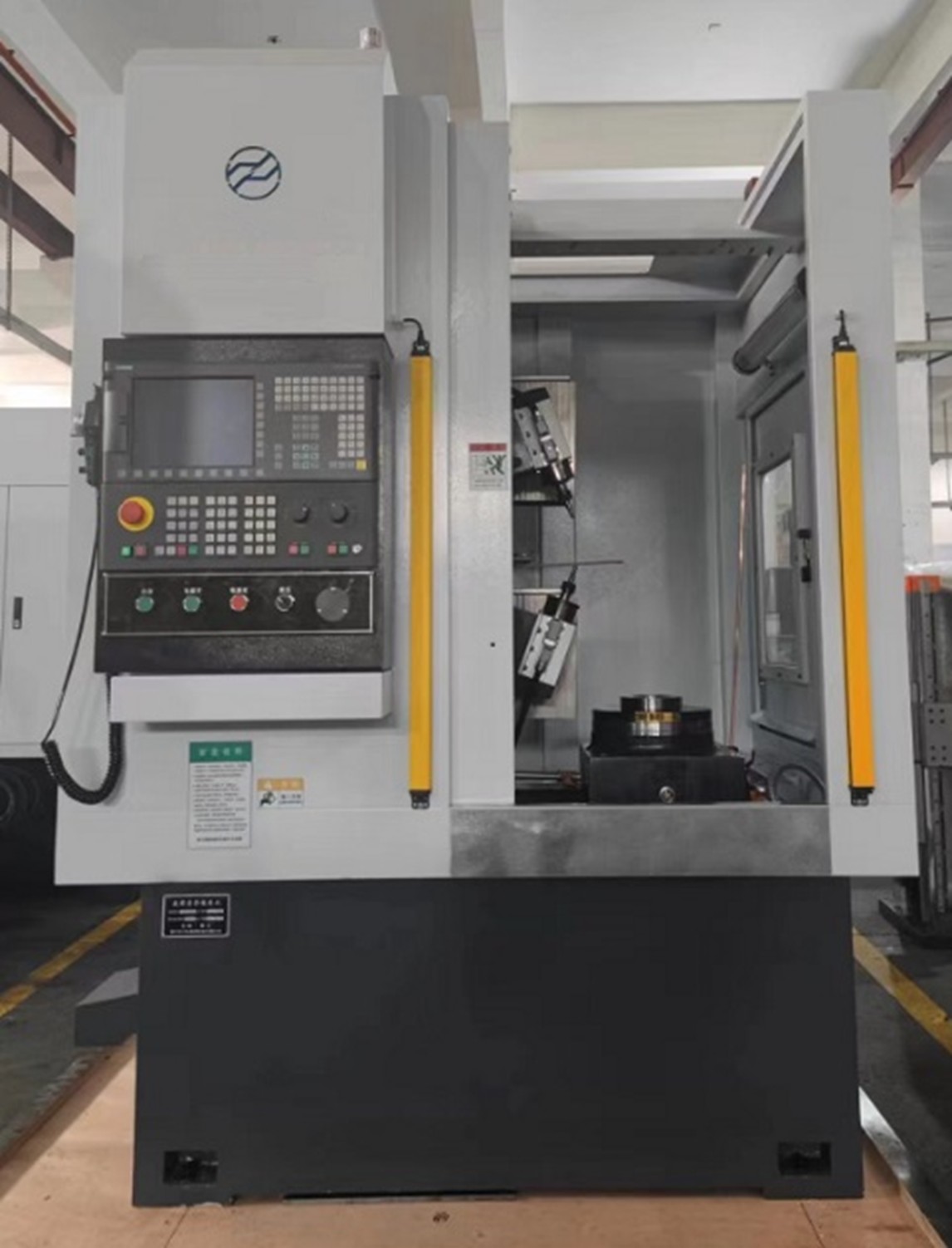 Зубозаостряющий (Зубофасочный) станок с ЧПУ модели YKF9332